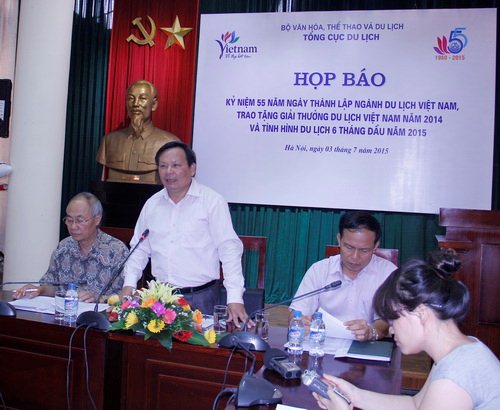 Tổng cục trưởng Tổng cục Du lịch Nguyễn Văn Tuấn chủ trì buổi họp báo